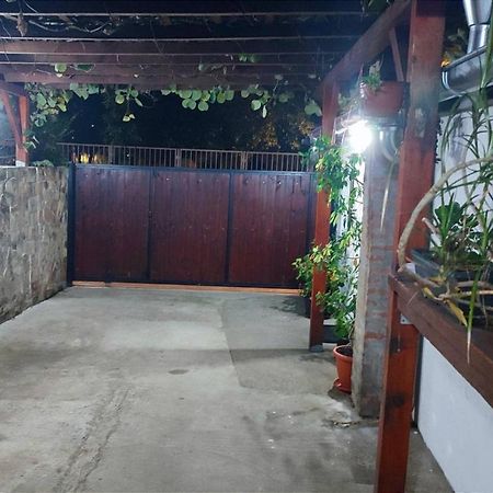 Airport Apartment Air Surcin Экстерьер фото