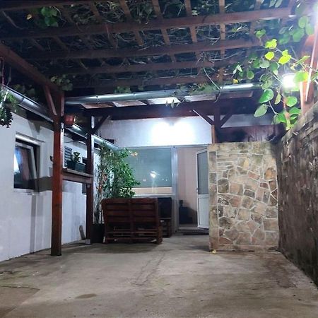 Airport Apartment Air Surcin Экстерьер фото