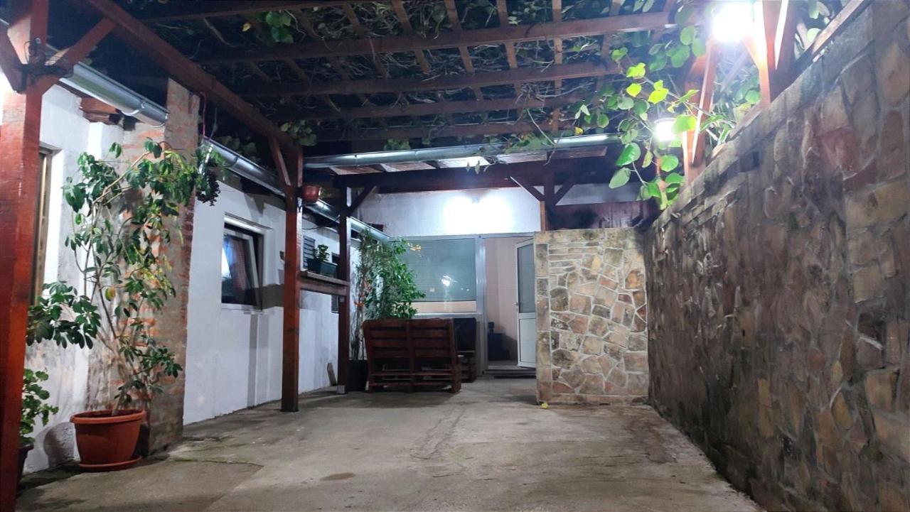 Airport Apartment Air Surcin Экстерьер фото